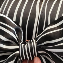 Haunted Mansion Style Pole Bow