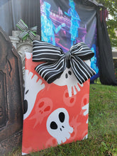 Haunted Mansion Style Pole Bow