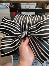 squiggly Stripe Ribbon. "THAT RIBBON" ๐ Mansion Holiday Ribbon