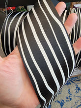 squiggly Stripe Ribbon. "THAT RIBBON" ๐ Mansion Holiday Ribbon