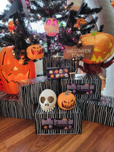 Mansion Skull and Pumpkin Ornament Set