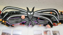 Mansion Stripe Bow Garland