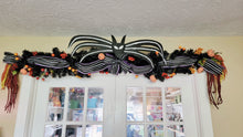 Mansion Stripe Bow Garland