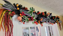 Mansion Stripe Bow Garland