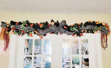 Mansion Stripe Bow Garland