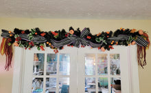 Mansion Stripe Bow Garland