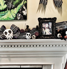 Mansion Stripe Bow Garland