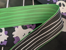 squiggly Stripe Ribbon. "THAT RIBBON" ๐ Mansion Holiday Ribbon