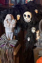 Load image into Gallery viewer, Haunted Hollow Garland