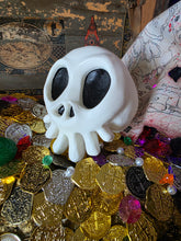 Load image into Gallery viewer, Table Top Dimensional Skull