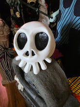 Load image into Gallery viewer, Table Top Dimensional Skull