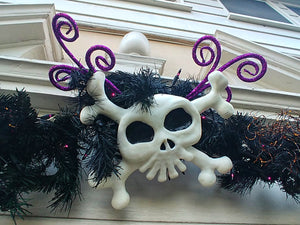 Jumbo Mansion Skull Decoration