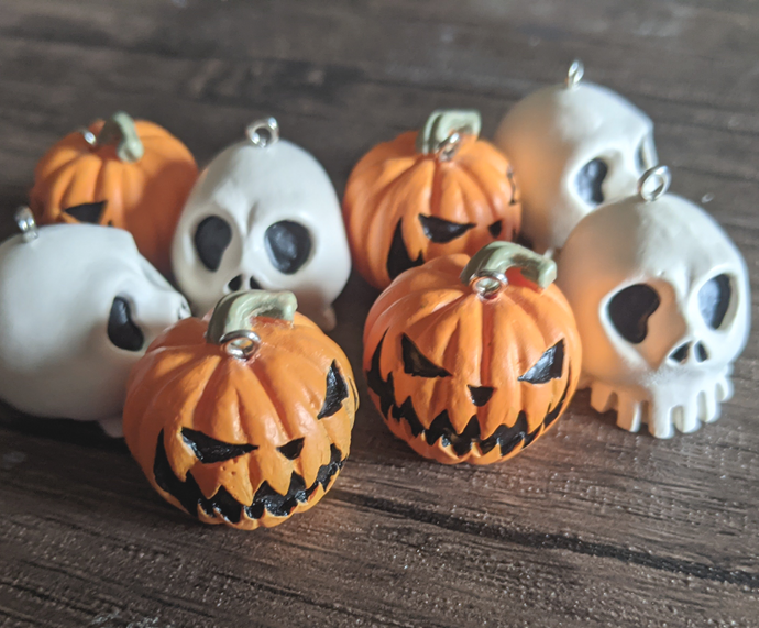 Itty Bitty Skull and Pumpkin Ornament Set