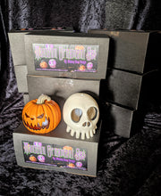 Mansion Skull and Pumpkin Ornament Set